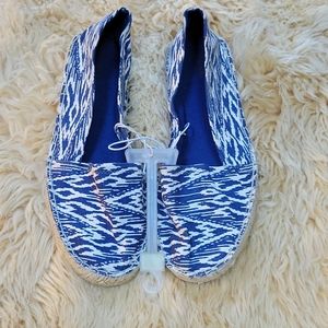 Merona size 10 womans flats blue and white.